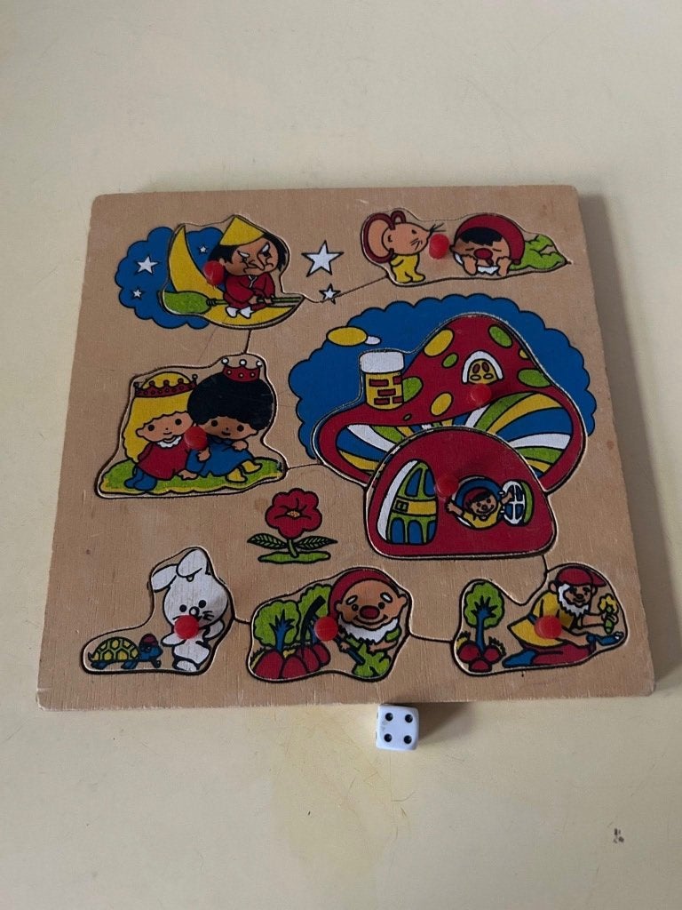 Vintage houten noppenpuzzel | Kabouters & Sprookjes, Gebruikt, Ophalen of Verzenden, Van hout, Minder dan 10 stukjes