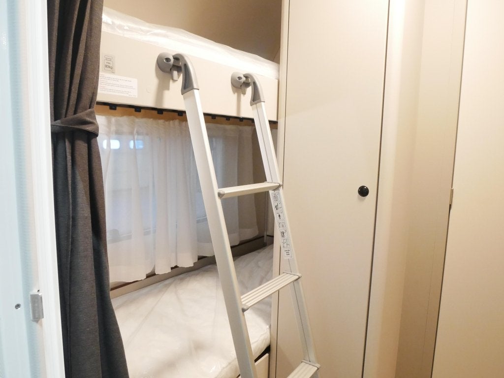 LMC Sassino 470 K NU MET GRATIS MOVER., Caravans en Kamperen, Caravans, Schokbreker, Dwarsbed, Bedrijf, Treinzit