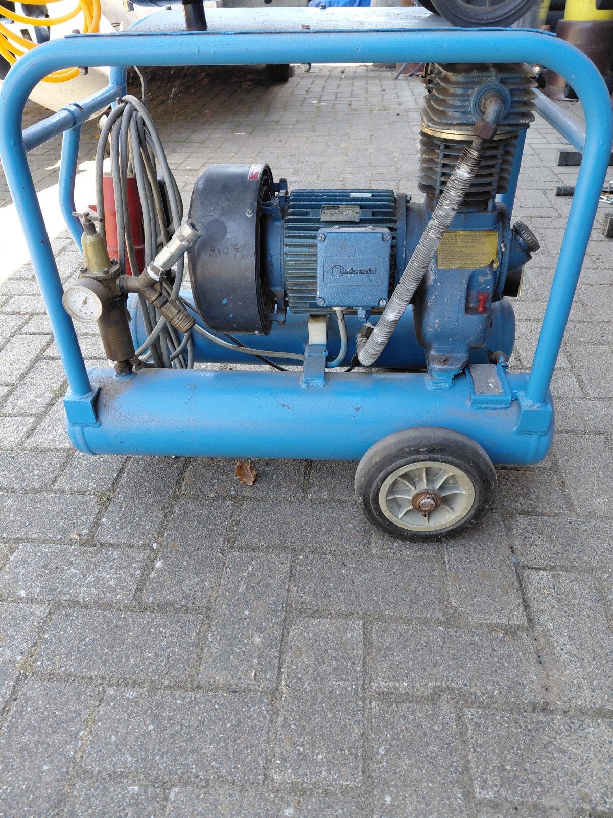 Verrijdbare compressor 380 V., 100 liter of meer, Ophalen, Zo goed als nieuw