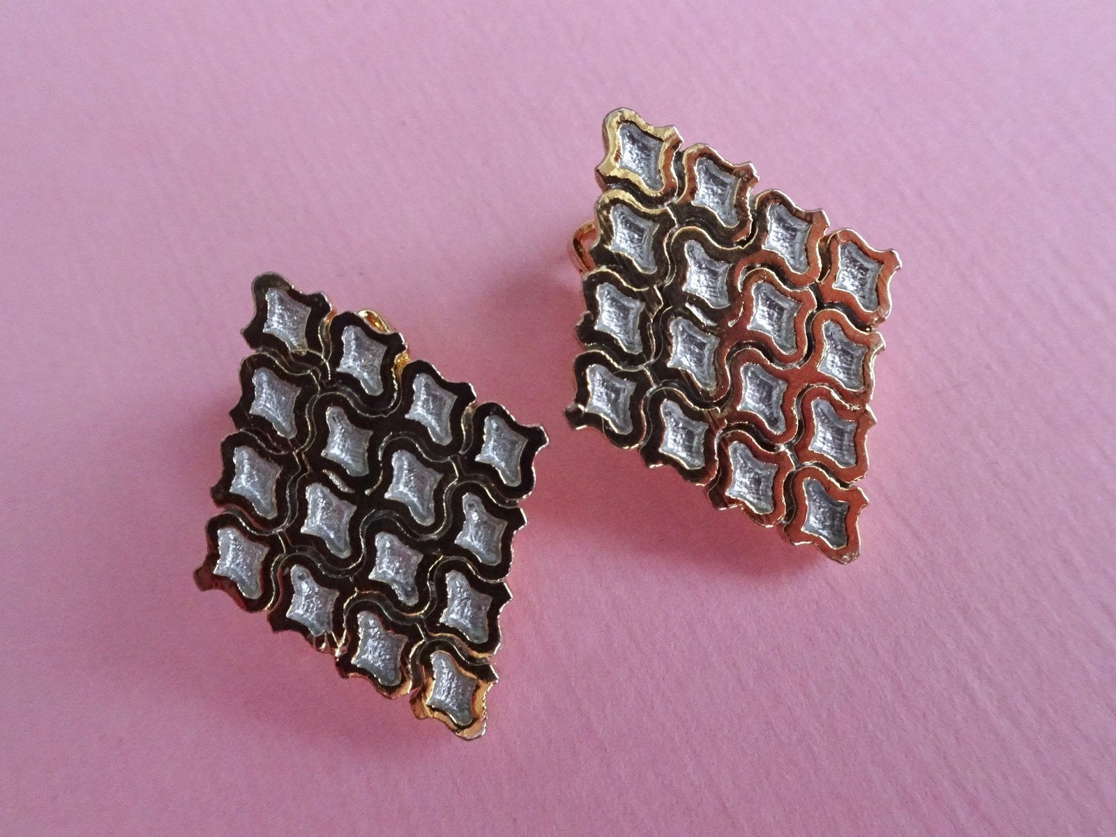 jwg Vintage 50s 60s emaille ruit oorbellen goud blauw clips, Verzenden, Overige materialen, Oorbellen, Verguld