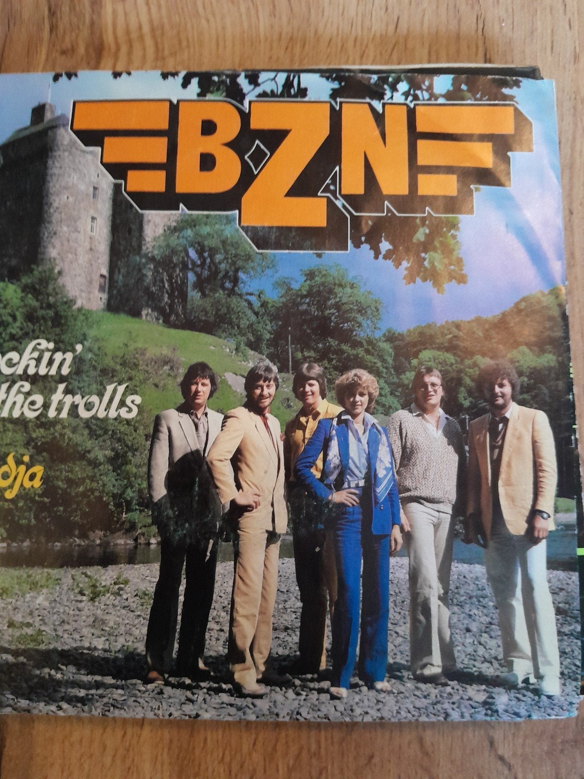BZN 7inch rockin the trolls, Ophalen of Verzenden, Zo goed als nieuw, Pop