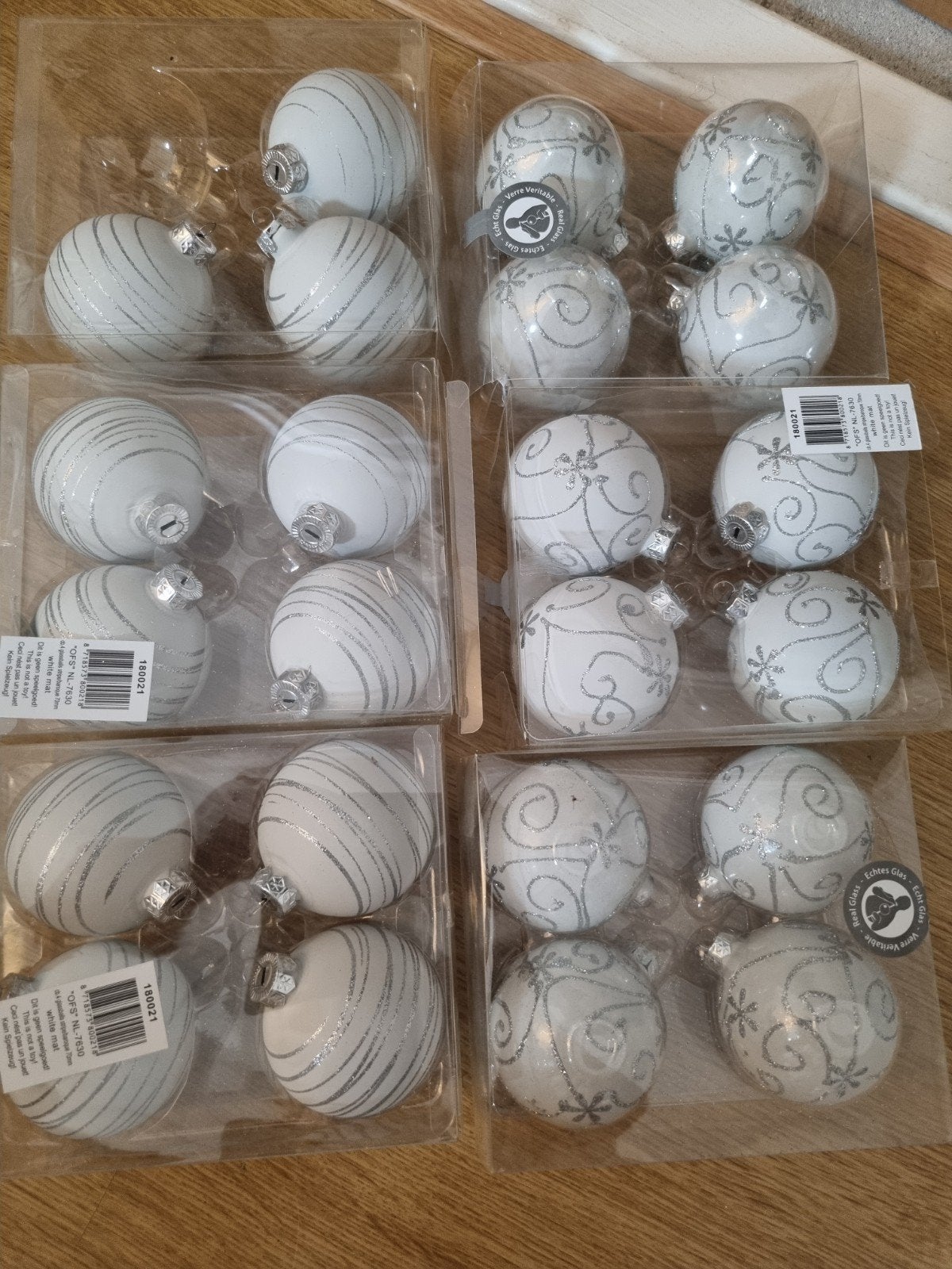 Witte kerstballen met glitter, Ophalen of Verzenden, Zo goed als nieuw