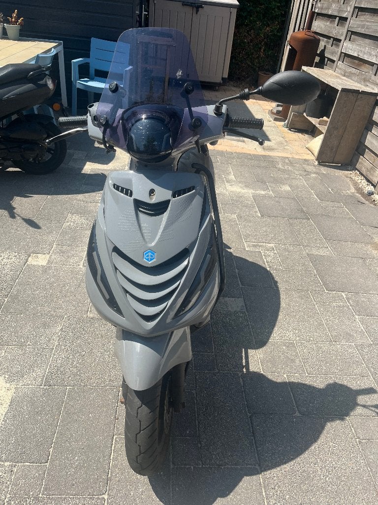 WOK scooter 60km/u met nieuwe banden en voorremschijf, Fietsen en Brommers, Scooters | Piaggio, Ophalen, Gebruikt, Maximaal 45 km/u