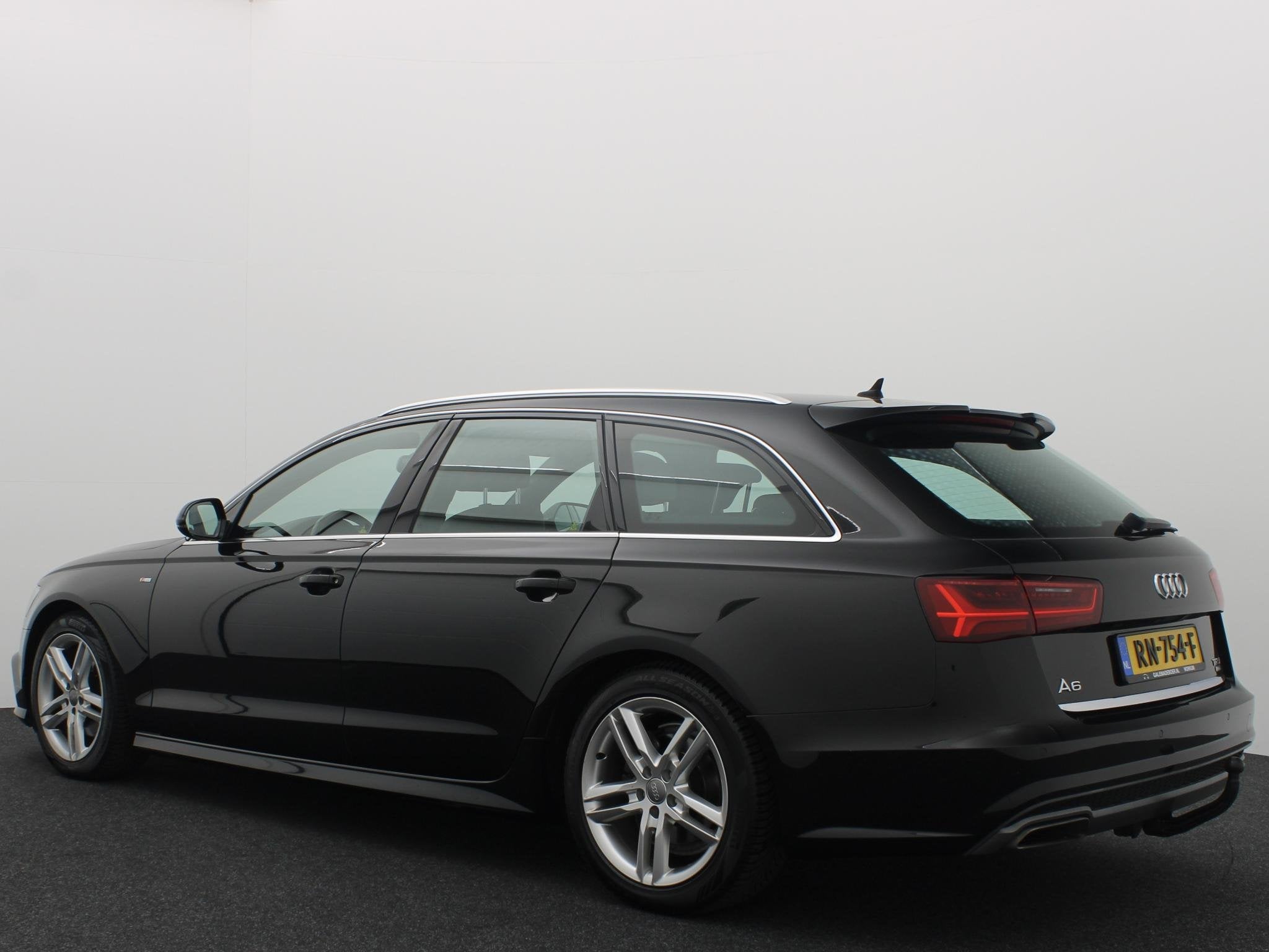 Audi A6 Avant 1.8 TFSI ultra S line Edition AUTOMAAT / TREKH, Auto's, Leder en Stof, Zwart, Origineel Nederlands, 93 €/maand