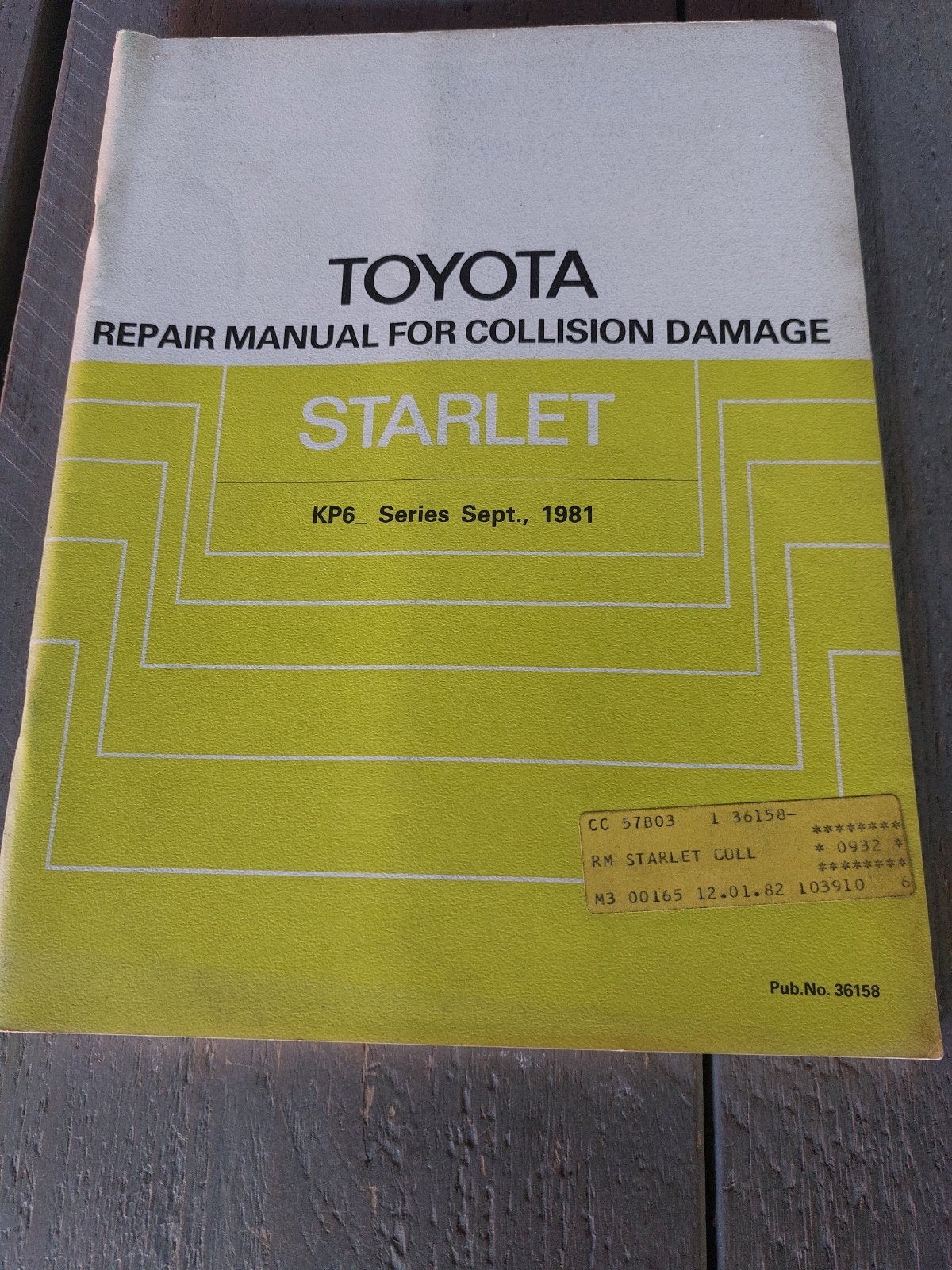 REPAIR MANUAL FOR COLLISION DAMAGE TOYOTA STARLET KP60, Ophalen of Verzenden