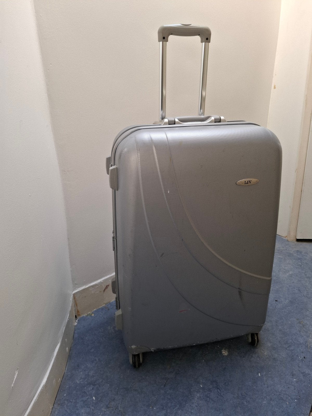 Grijze LIV  ruimbagage koffer, Ophalen, Uitschuifbare handgreep, 30 cm of meer, Gebruikt