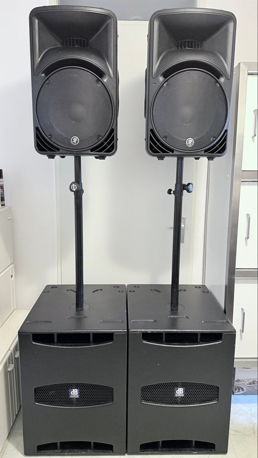Top Set 7.6kw 2x DB Technologies 18D + 2x Mackie SRM450 v3, Gebruikt, Inclusief standaarden, Speakerset, Ophalen