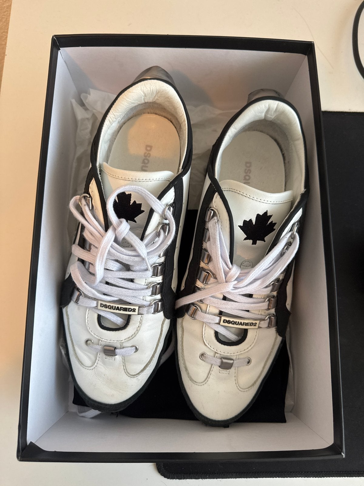 Dsquared2 sneakers - Wit/Zwart - Maat 42 beetje gedragen, Kleding | Heren, Ophalen, Gedragen, Wit, Sneakers of Gympen