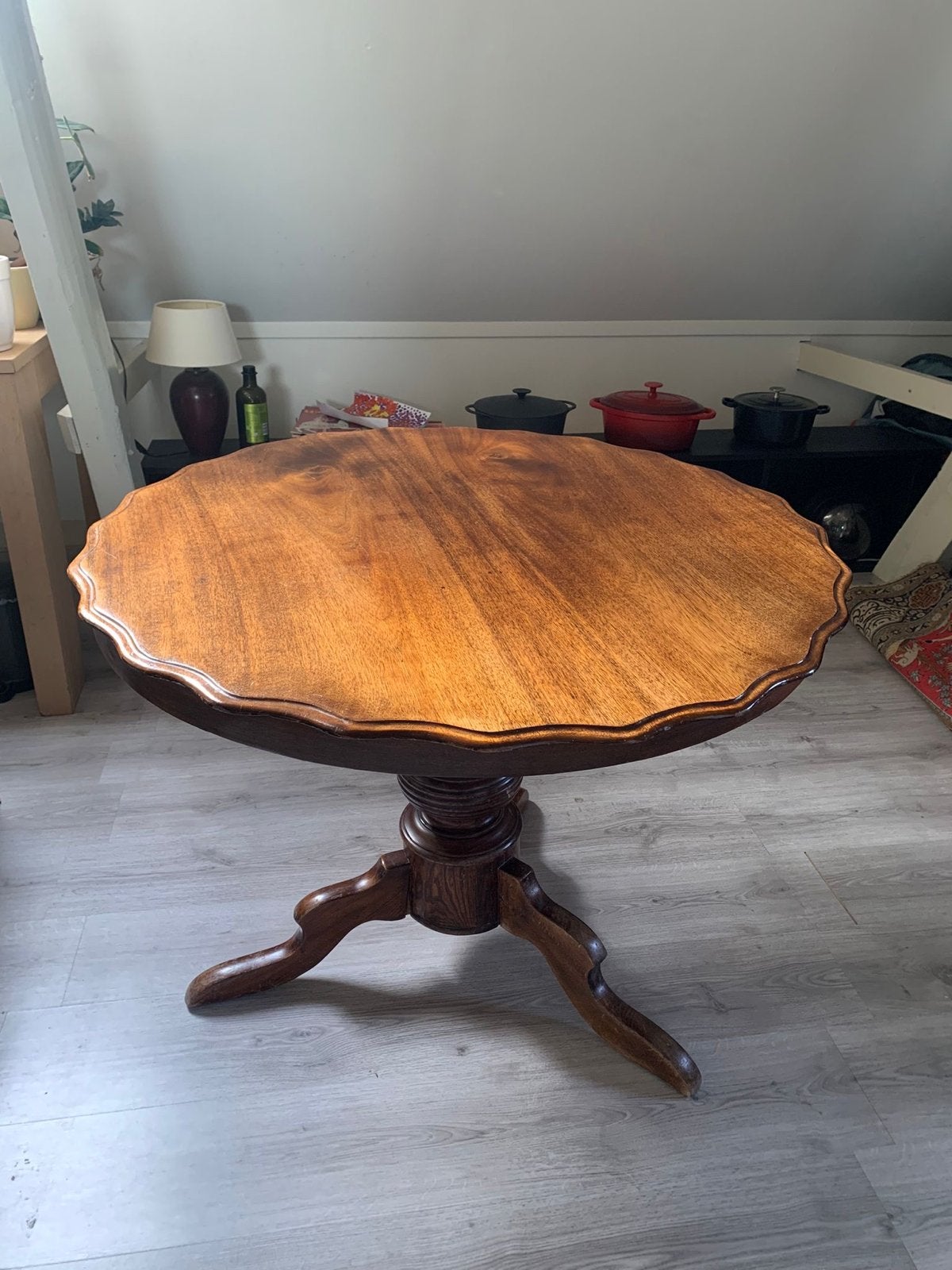 Antieke ronde tafel met sierlijke poot, Antiek en Kunst, Antiek | Meubels | Tafels, Ophalen