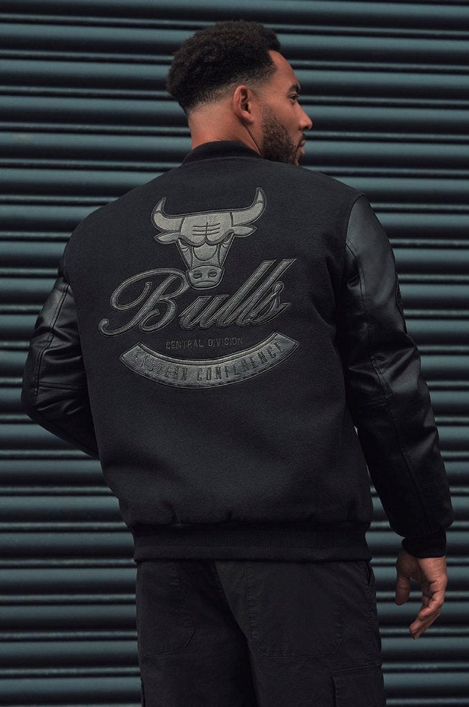 Chicago Bulls Jas Varsity Bomberjack XL Zwart, Kleding | Heren, Jassen | Winter, Ophalen of Verzenden, Zo goed als nieuw, Maat 56/58 (XL)