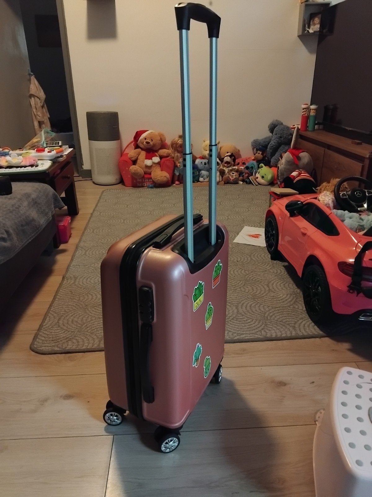 Roze trolley koffer - good condition, 50 tot 60 cm, Hard kunststof, Ophalen of Verzenden, Slot