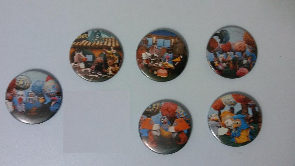 Fabeltjeskrant Bor de Wolf meneer de uil vintage buttons set, Verzamelen, Ophalen of Verzenden, Zo goed als nieuw