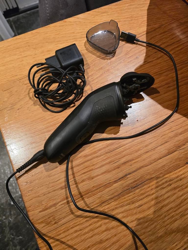 Philips Scheerapparaat + 2 Oplaadkabels, Ophalen of Verzenden, Gebruikt, Scheren en Epileren