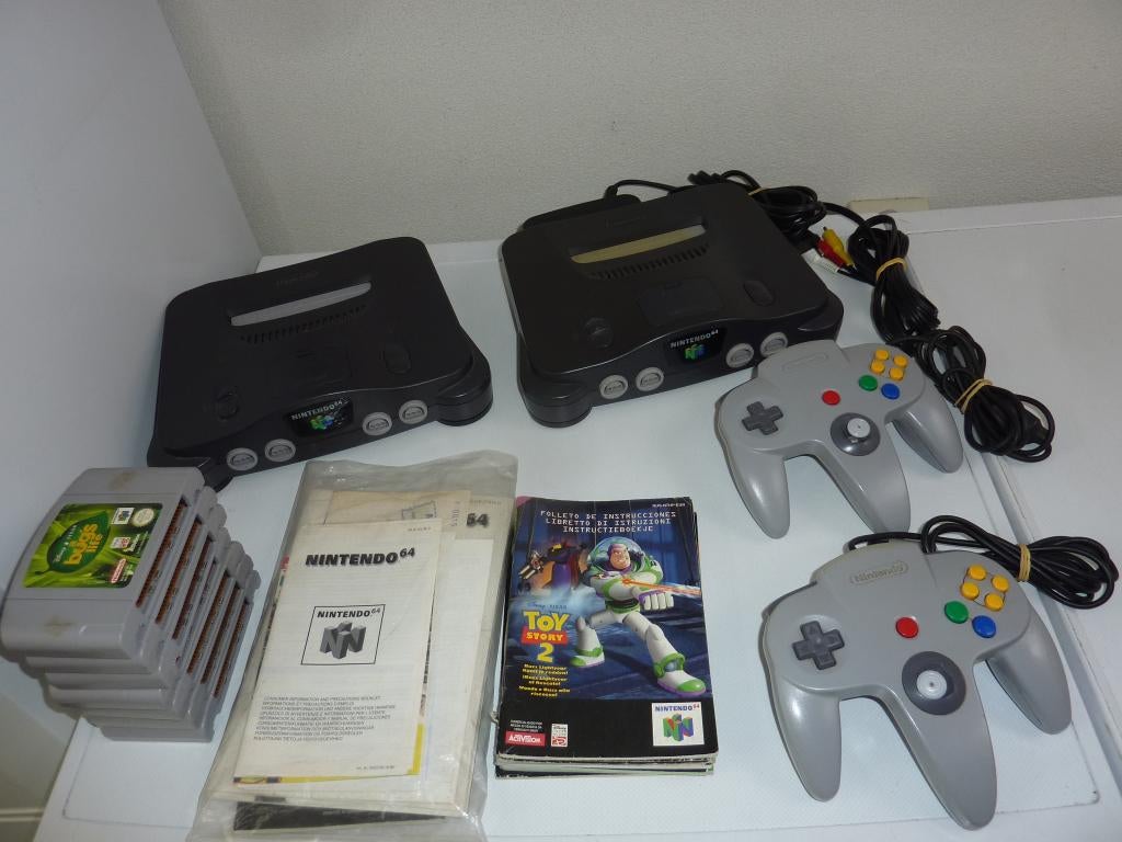 2 Nintendo 's 64 , 2 controllers en 7 games., Spelcomputers en Games, Spelcomputers | Nintendo 64, Ophalen of Verzenden, Gebruikt