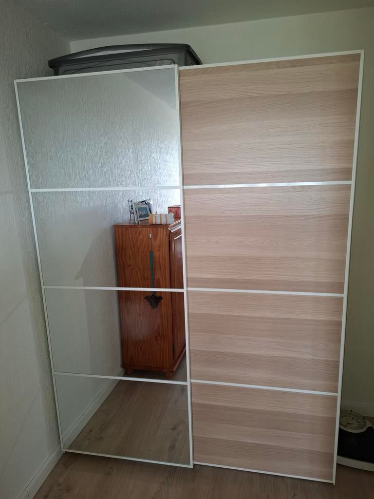 Kledingkast met spiegel en schuifdeuren, Gebruikt, 100 tot 150 cm, 200 cm of meer, Ophalen of Verzenden