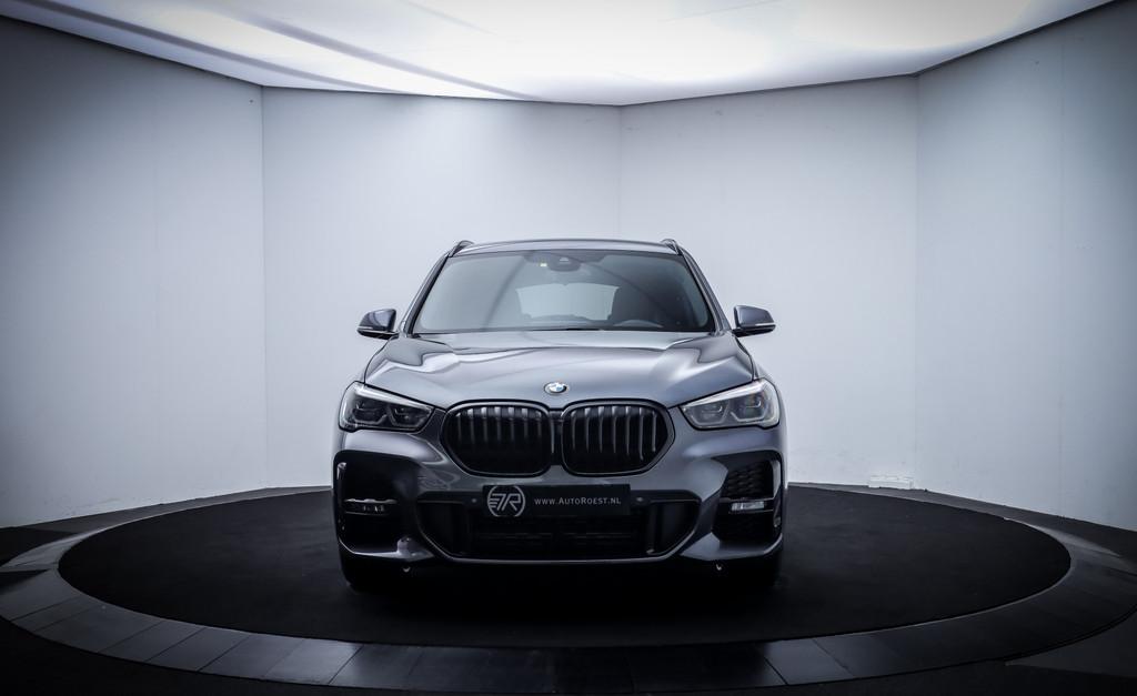 BMW X1 20iA M-SPORT High Executive UNIEKE KM | DEALER AUTO |, 1998 cc, Zwart, 179 pk, Bedrijf