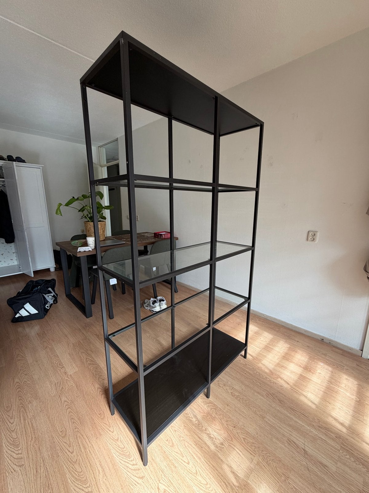IKEA VITTSJÖ Open stellingkast met Glasplaten, Ophalen, Met plank(en), Gebruikt, 50 tot 100 cm