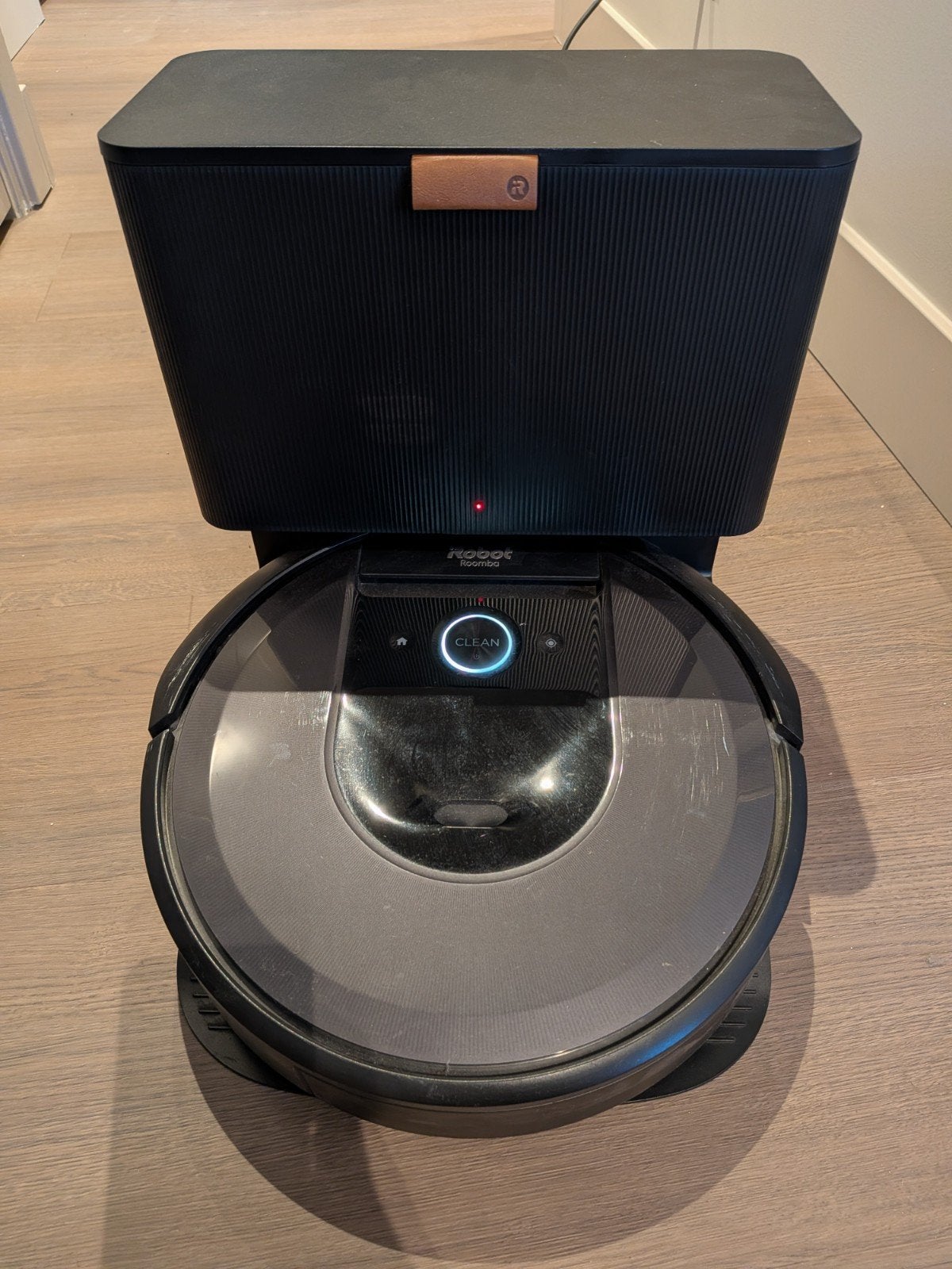 iRobot Roomba i7 Robotstofzuiger met Clean Base, Ophalen, Zo goed als nieuw, Robotstofzuiger