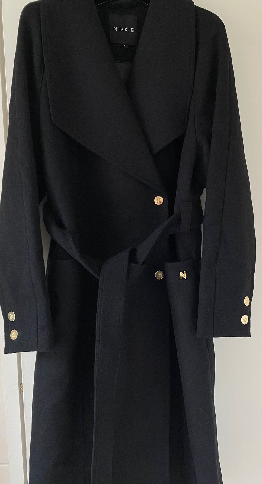 Mantel NIKKIE, Kleding | Dames, Ophalen, Zo goed als nieuw, Maat 42/44 (L), Zwart