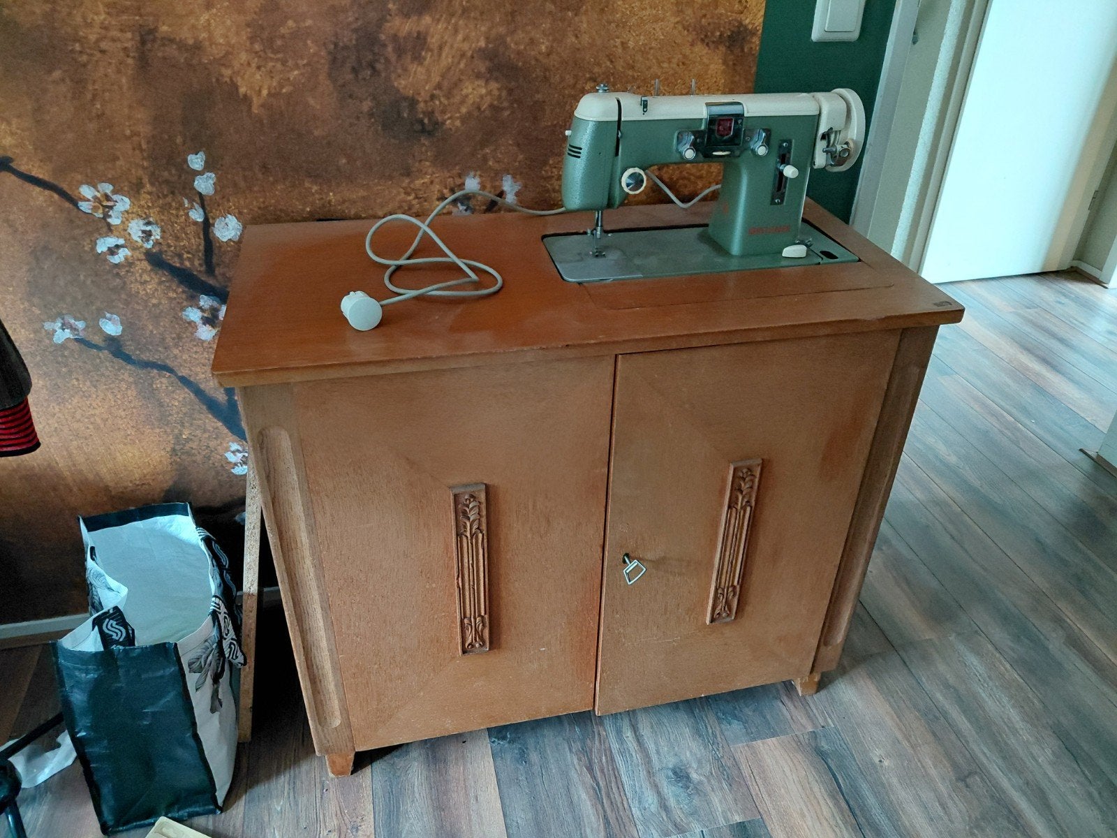 oude gritzner naaimachine met kast, Ophalen, Gebruikt