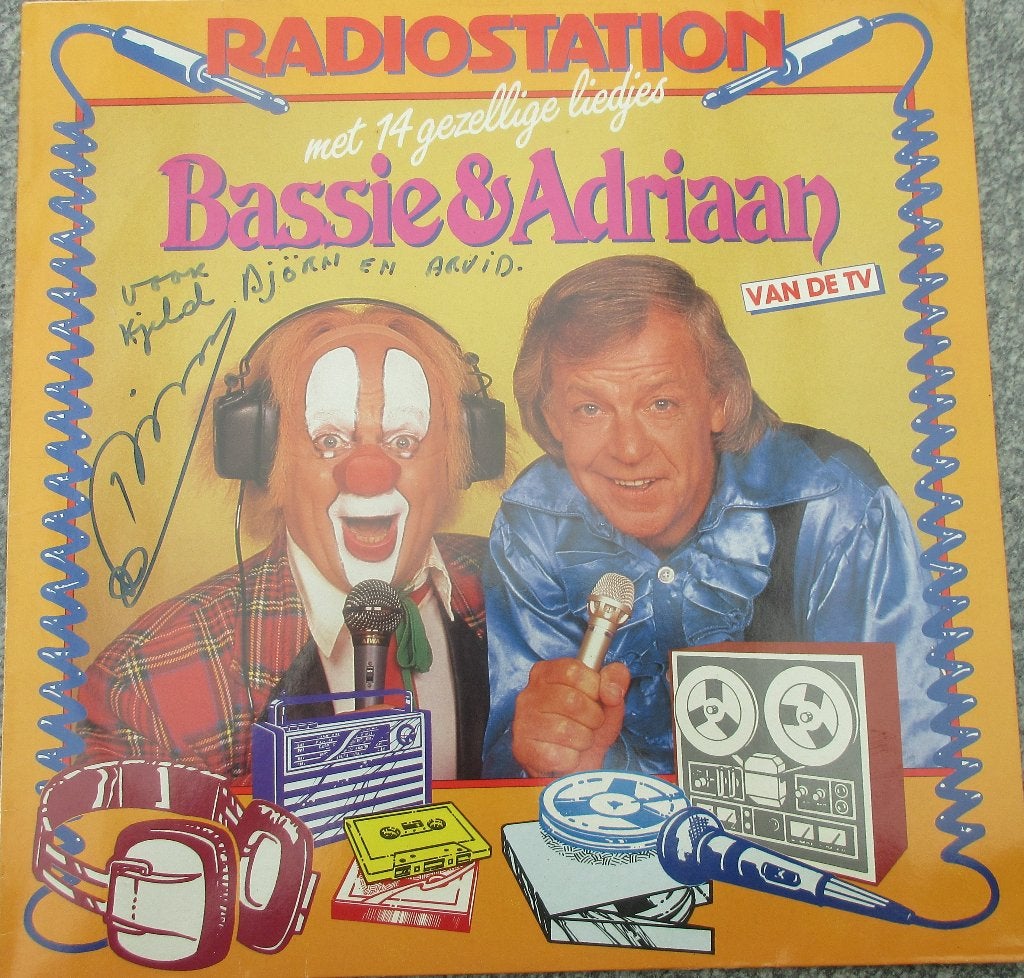 Bassie & Adriaan - Radiostation (gesigneerd), Ophalen of Verzenden, Gebruikt, 12 inch