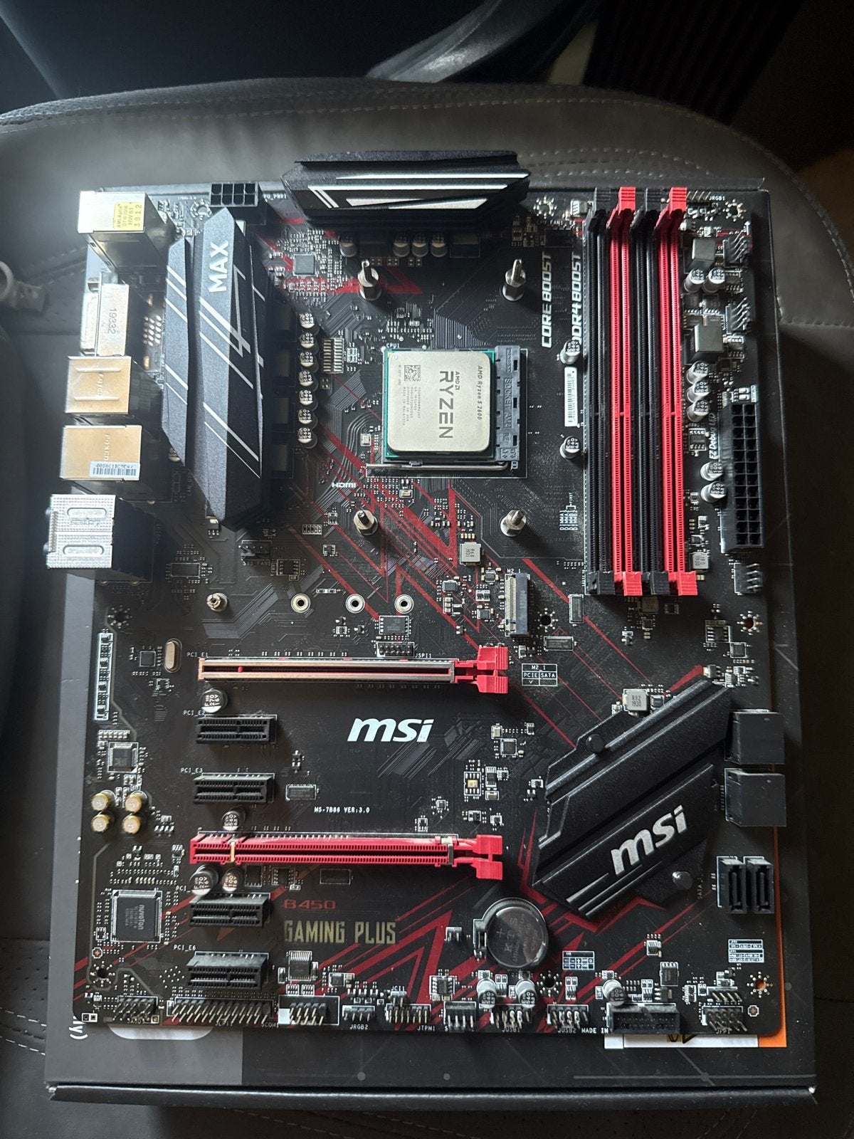 MSI B450 Gaming Plus moederbord met AMD Ryzen 5 2600 CPU, Computers en Software, Moederborden, Ophalen of Verzenden, Gebruikt