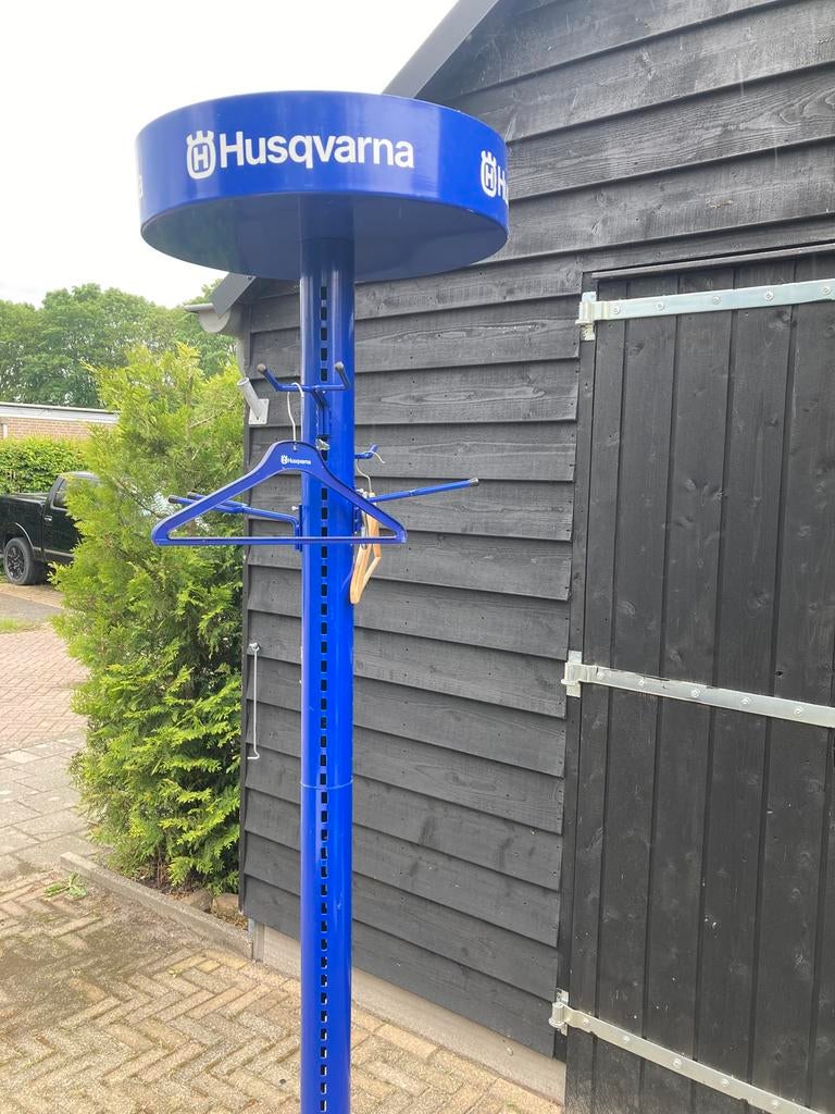 Husqvarna reclame bord en kapstok, Ophalen, Zo goed als nieuw, Reclamebord