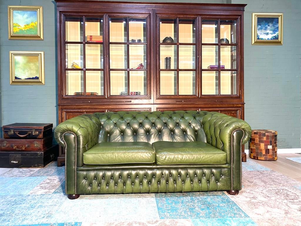 Engelse Chesterfield bank antiek groen, Huis en Inrichting, Banken | Voetenbanken en Poefen, Gebruikt, 125 cm of meer, Rechthoekig