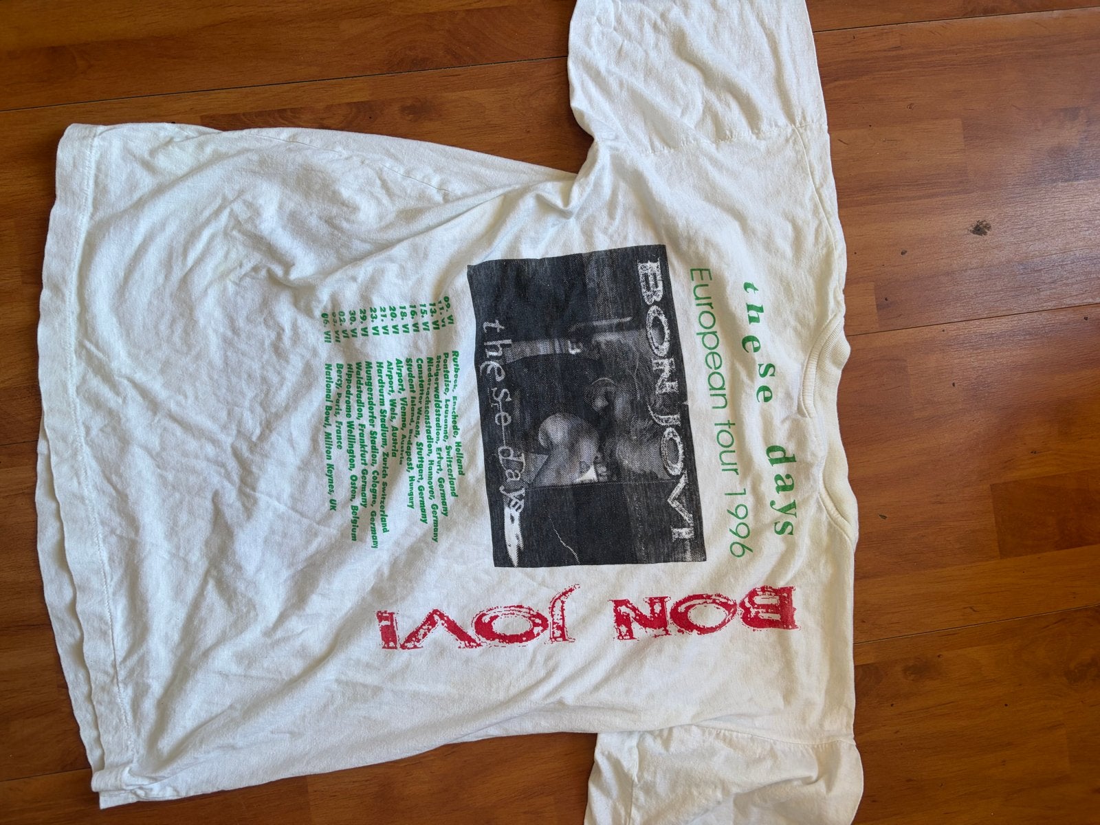 Vintage Bon Jovi 'These Days' European Tour 1996 T-shirt, Ophalen of Verzenden, Gedragen, Maat 52/54 (L), Wit