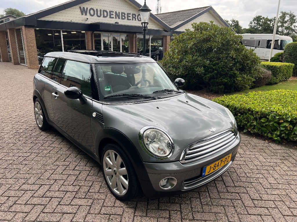 Mini Clubman 1.6 Chili, Airco, panodak, Carplay Andoid, Voorwielaandrijving, 4 cilinders, 4 stoelen, Leder en Stof