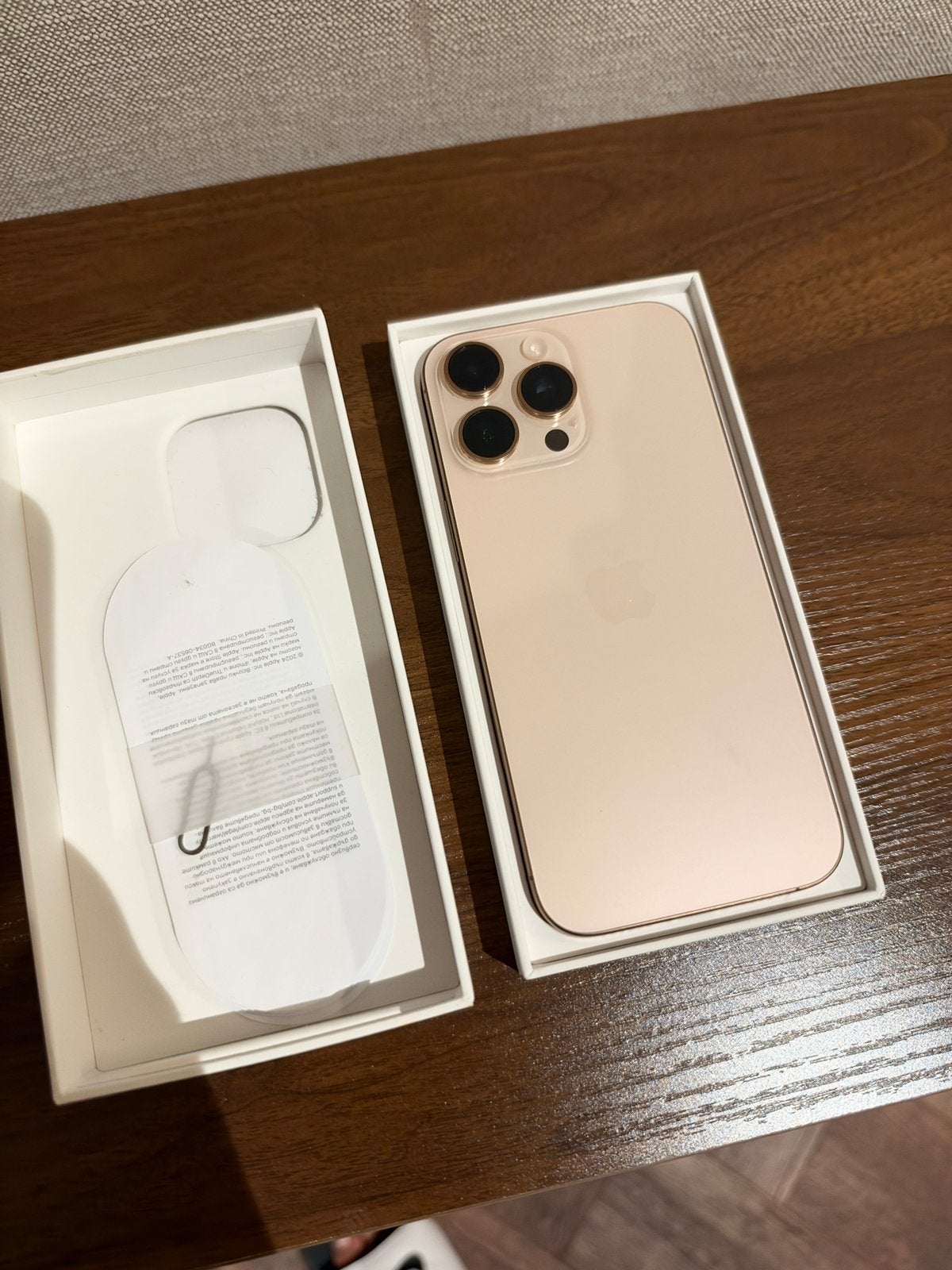Foto 2 van Iphone 16 pro max 256gb desert titanium