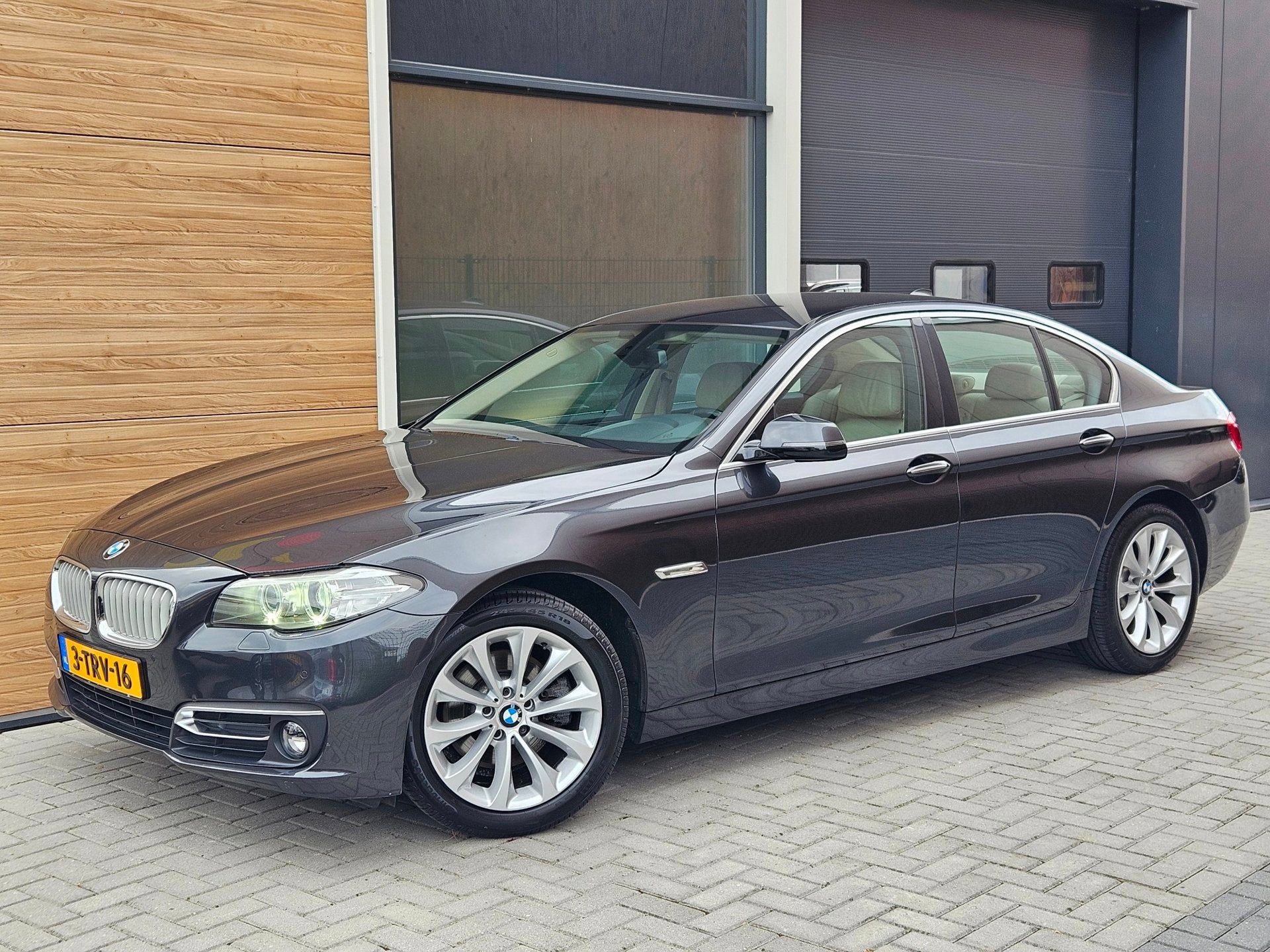 BMW 5-serie 520i Luxury Edition Comfortstoelen Trekhaak Leer, Automaat, Achterwielaandrijving, Gebruikt, 4 cilinders