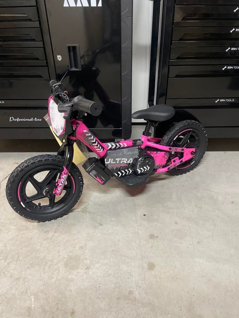 Elektrische loopfiets 12 inch nieuw €279,95, Kinderen en Baby's, Speelgoed | Buiten | Voertuigen en Loopfietsen, Ophalen, Nieuw