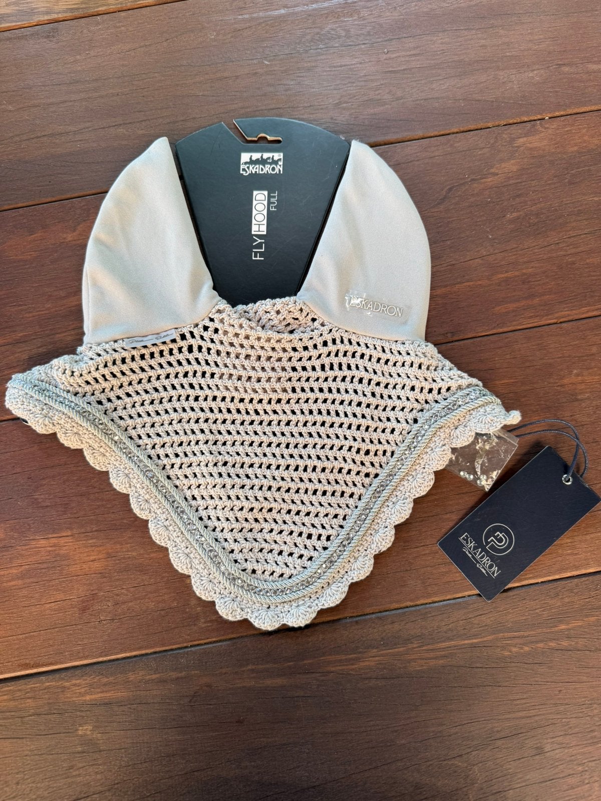 Oornetje eskadron platinum off white, Ophalen, Zo goed als nieuw, Dressuur