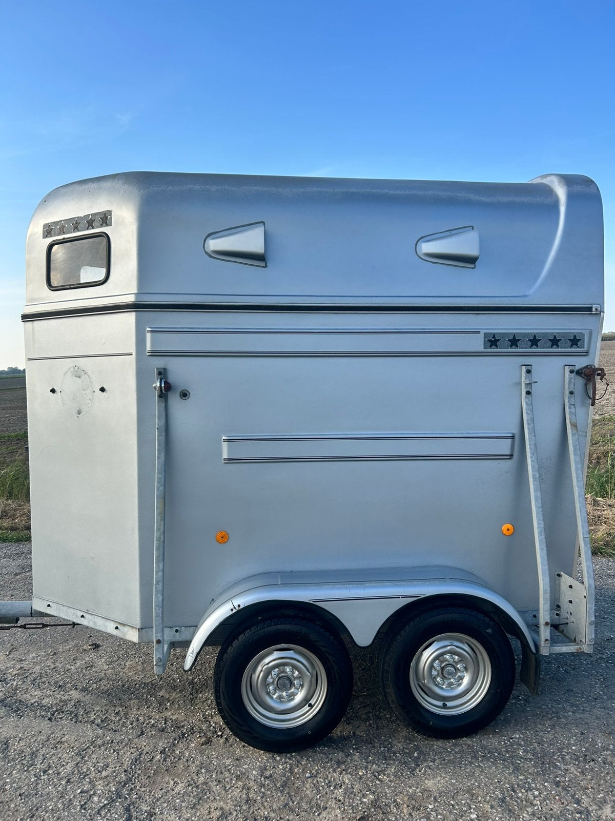 5sterren 1.5 paards trailer te koop! Nieuwe bodem!!, Ophalen, Gebruikt, Polyester, 1½-paards trailer