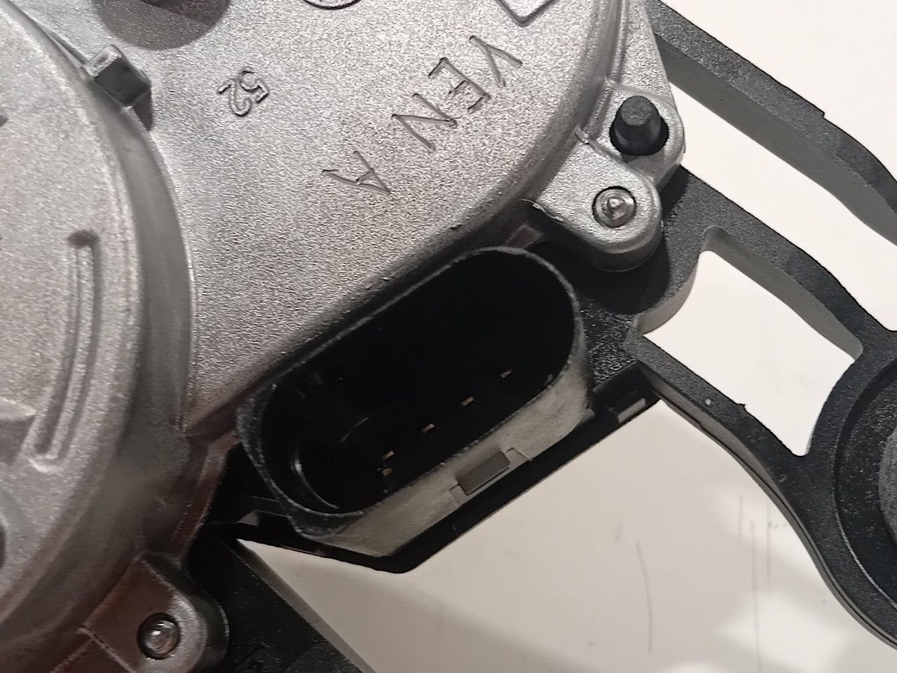 Ruitenwissermotor achter Volkswagen Golf, Onderdelen@venauto.nl, Van der Ven Autorecycling B.V., Gebruikt, Ettenseweg 76, 4706 PB Roosendaal, The Netherlands