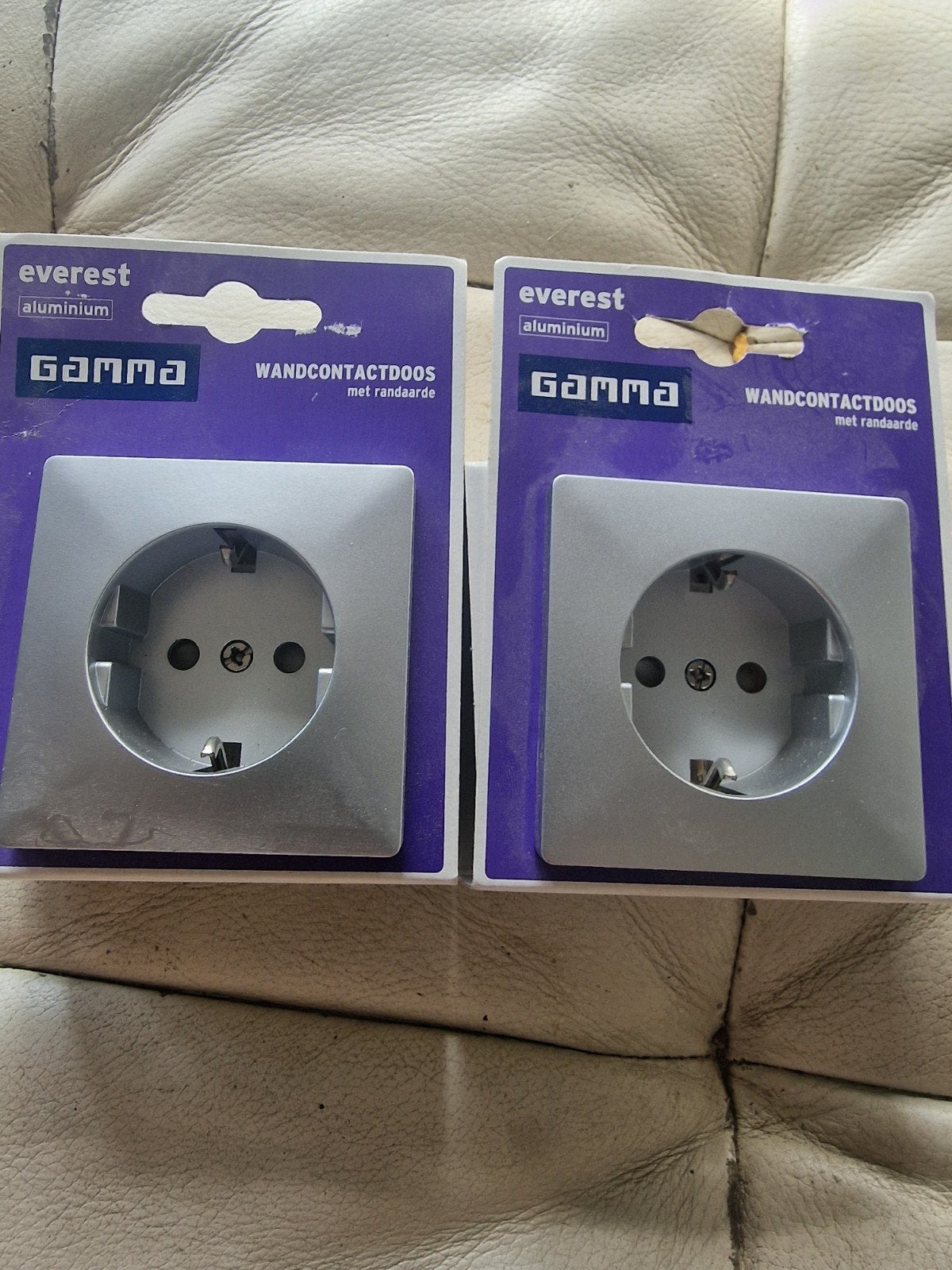 2x Gamma Everest aluminium wandcontactdoos met randaarde, Doe-het-zelf en Verbouw, Ophalen of Verzenden, Nieuw, Gamma, Stopcontact