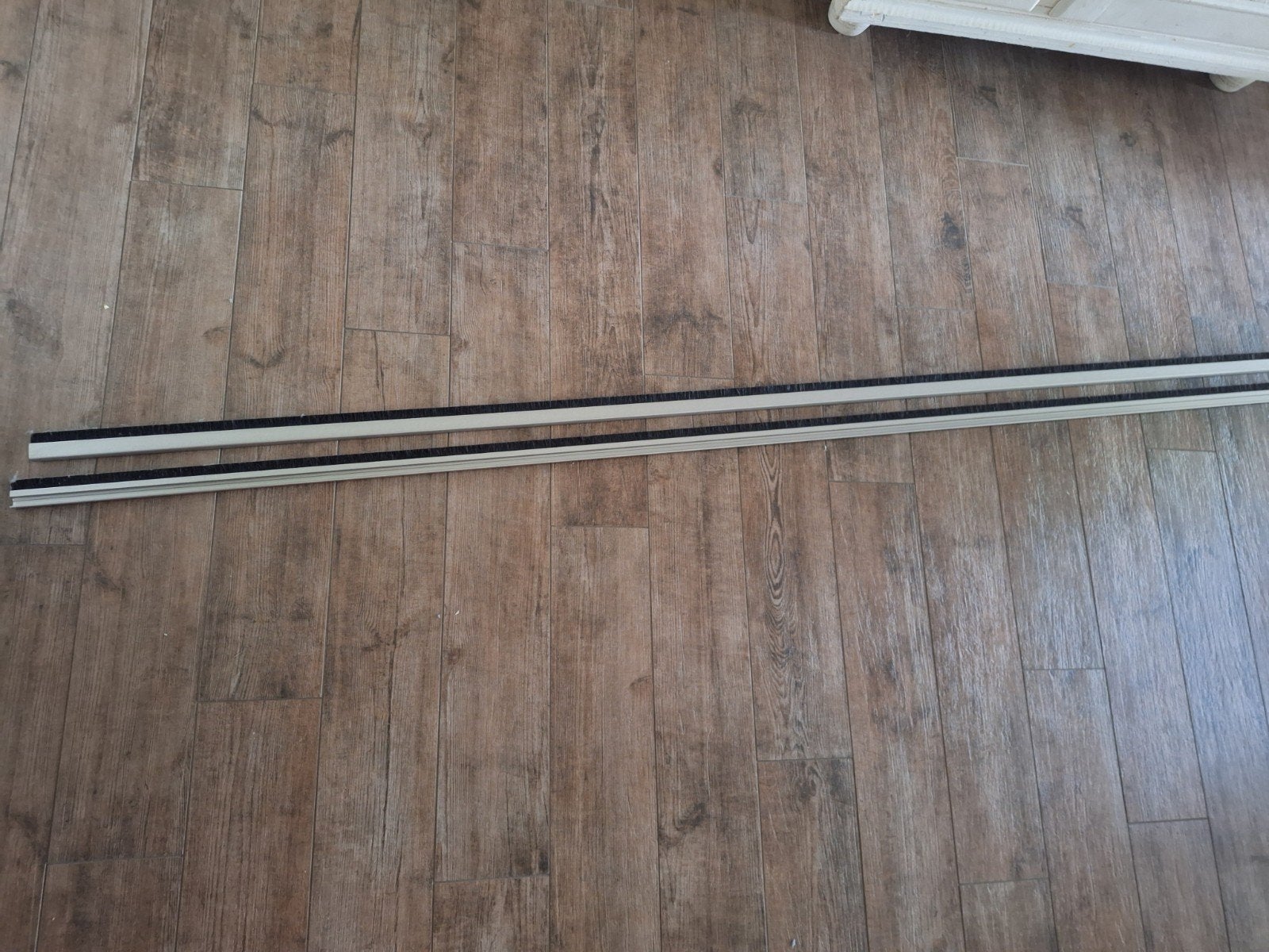 Nieuw aluminium borstelprofiel / borstelstrip 210 cm, Ophalen, Overige materialen, Overige typen, Nieuw
