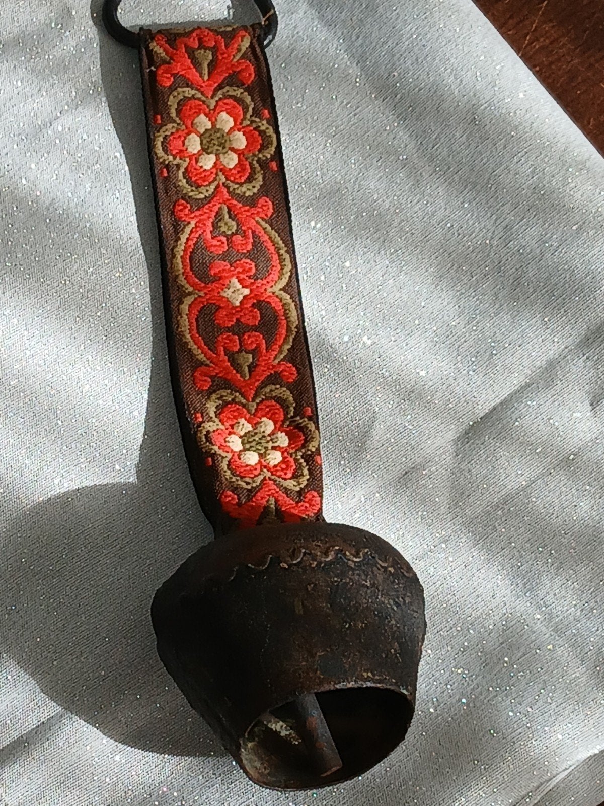 Antieke koebel met geborduurde band, Ophalen of Verzenden
