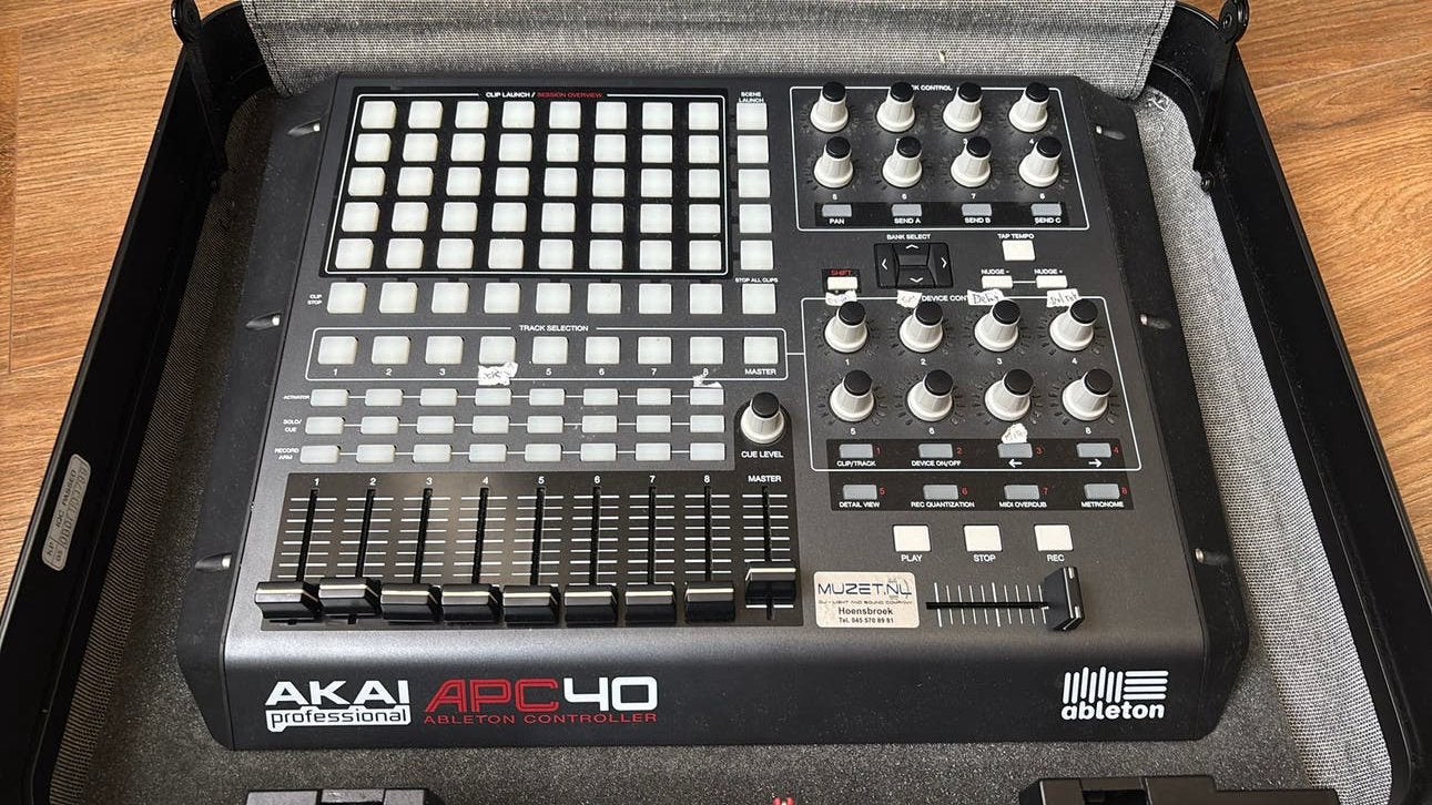Akai APC40 zgan incl. koffer, Ophalen, Zo goed als nieuw
