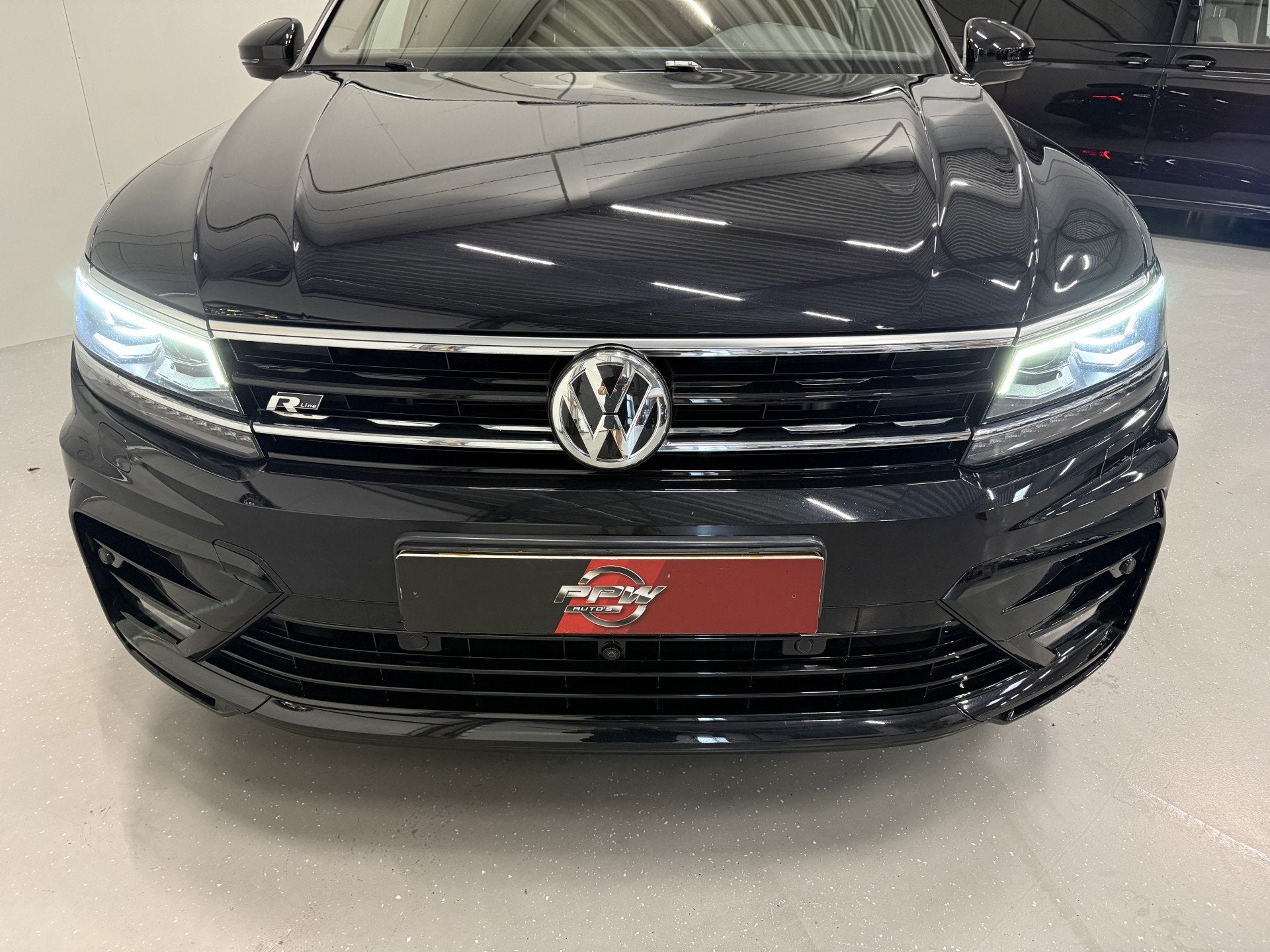 Foto 57 van Volkswagen Tiguan 2.0 TSI 4Motion 3x R-Line BLACK PANO/VOL-L