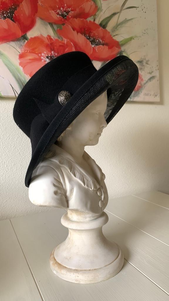 Hoed zwart, Kleding | Dames, Ophalen of Verzenden, Zo goed als nieuw