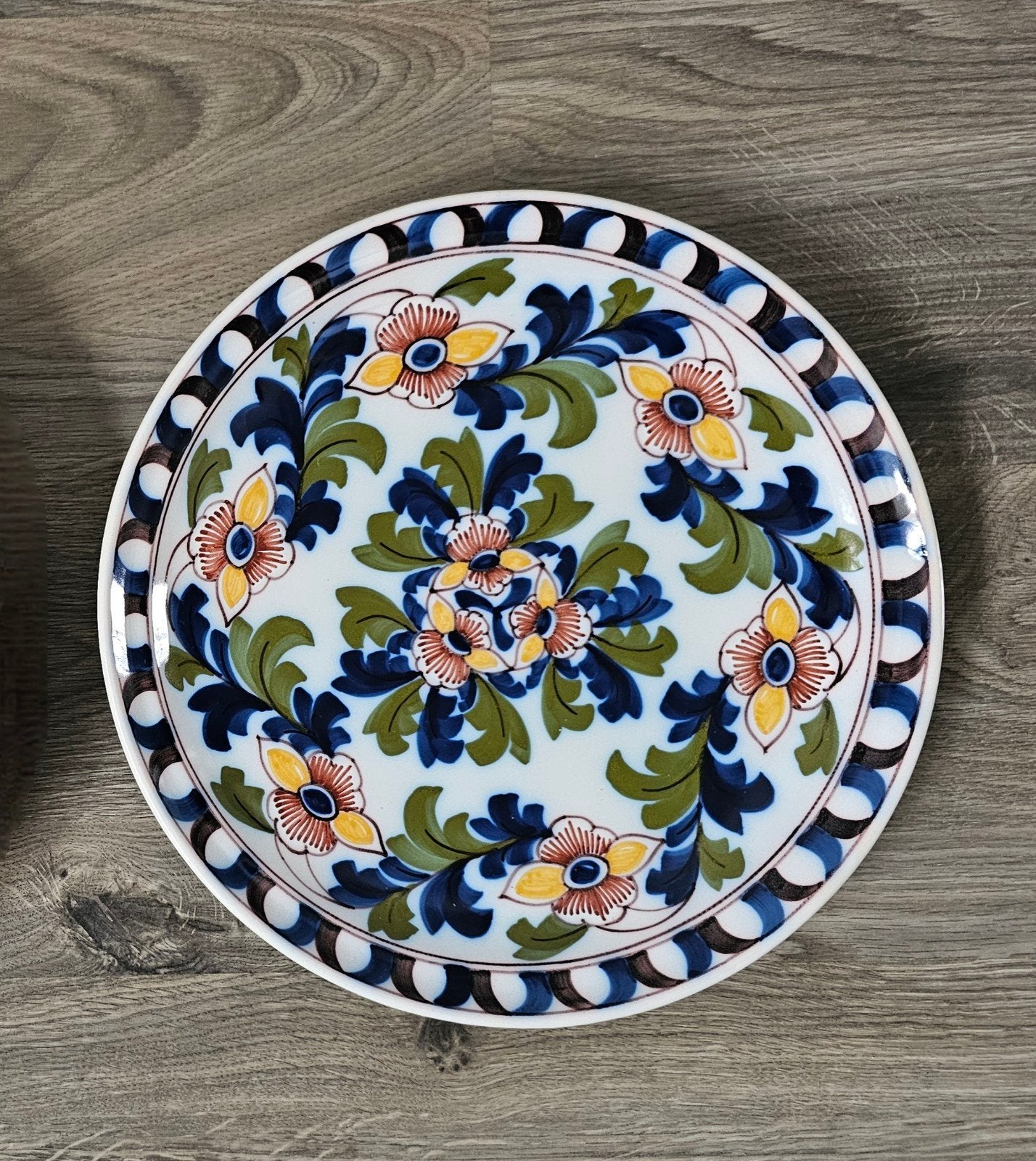 Makkum wandbord met bloemmotief, 30 cm doorsnee, Antiek en Kunst, Ophalen of Verzenden