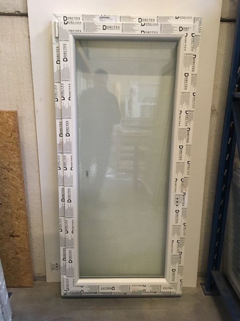 Kunststof draaikiep 80b x 215h cm RAL 9016 (balkondeur)