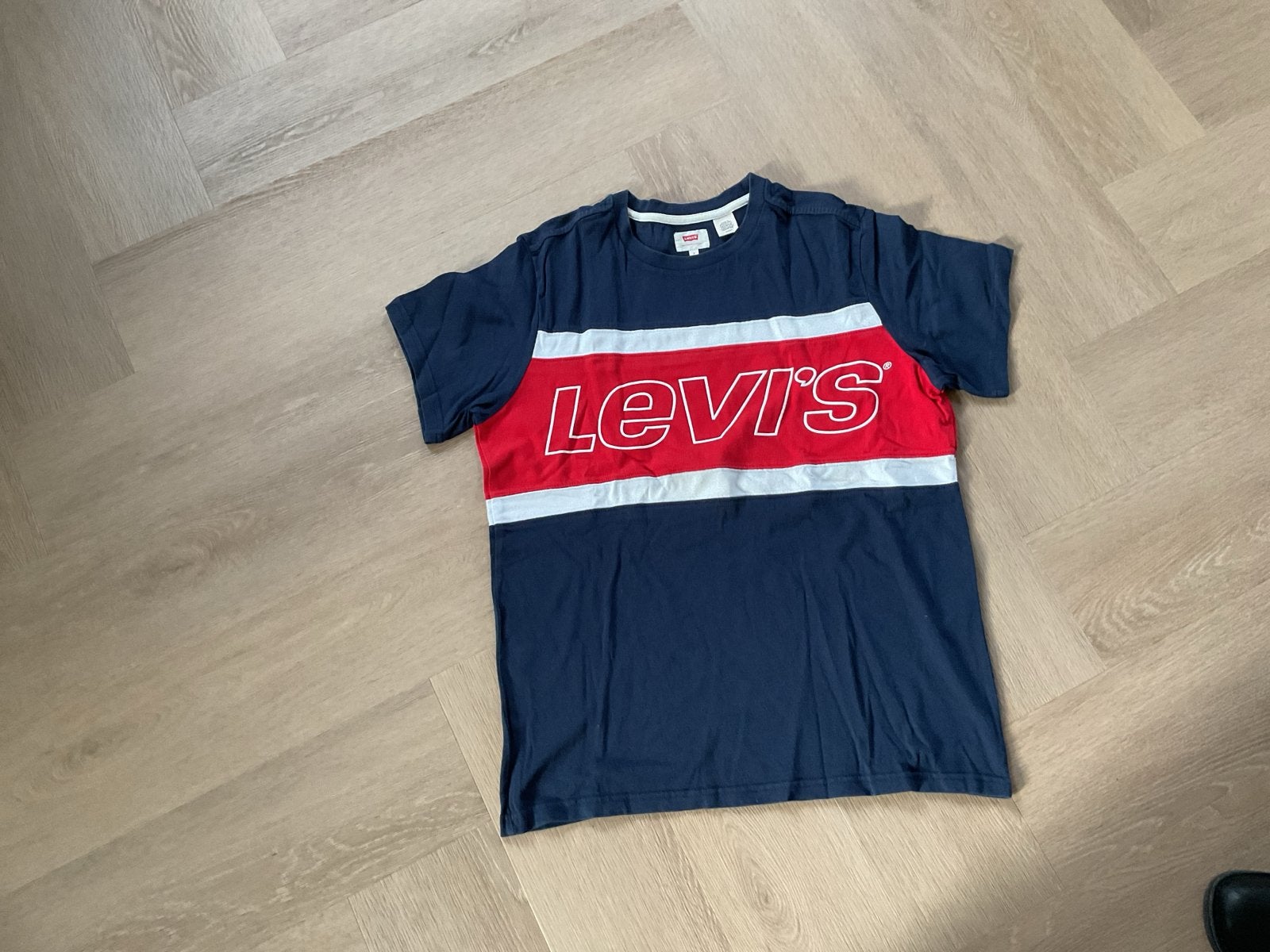 Levi's T-shirt - Blauw met rood logo, maat S, Ophalen of Verzenden, Zo goed als nieuw, Maat 48/50 (M), Blauw
