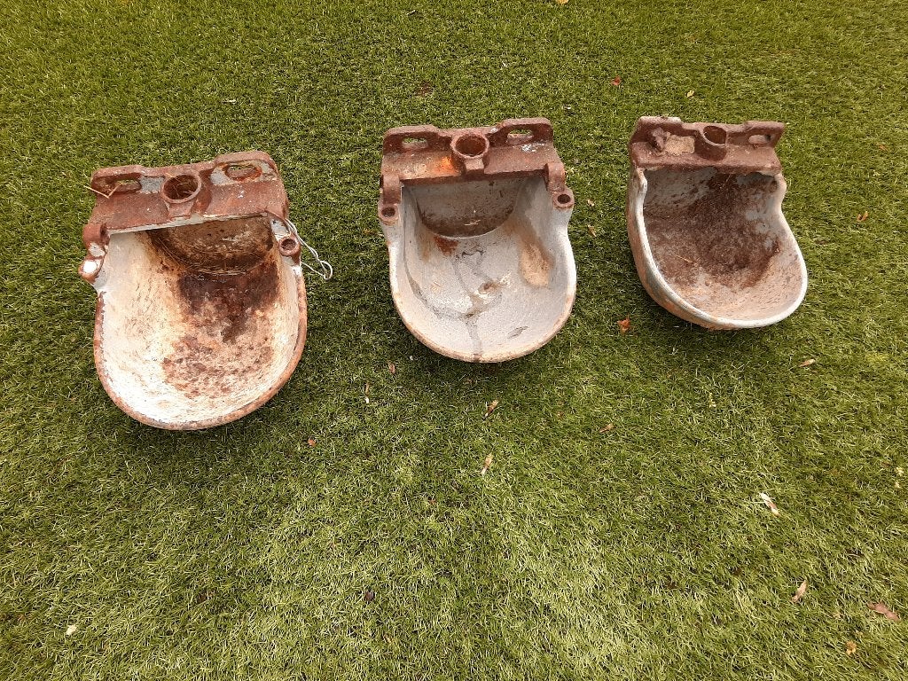 3 oude vee drinkbakken ( prijs per stuk), Dieren en Toebehoren, Overige Dieren-accessoires, Ophalen, Gebruikt