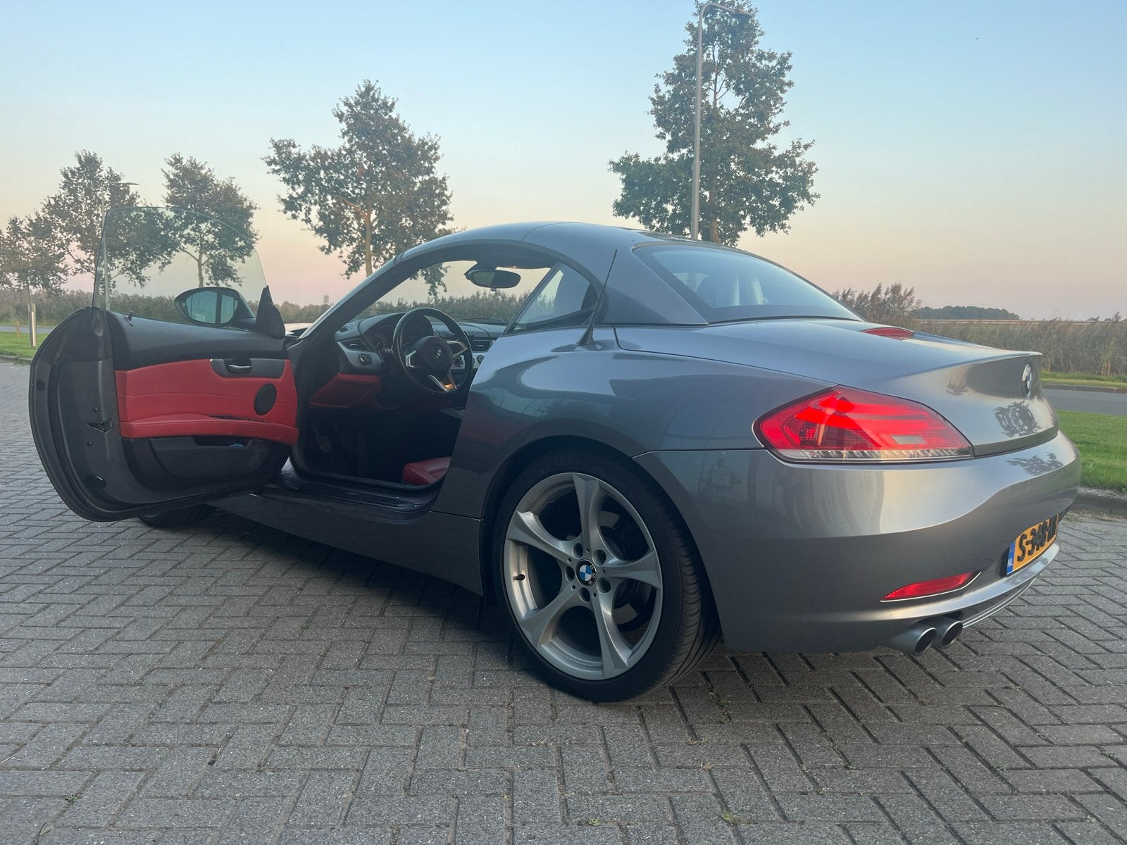 BMW Z4 Sdrive 23i 204 pk 2010 Grijs, 2497 cc, Cabriolet, 75 €/maand, Handgeschakeld