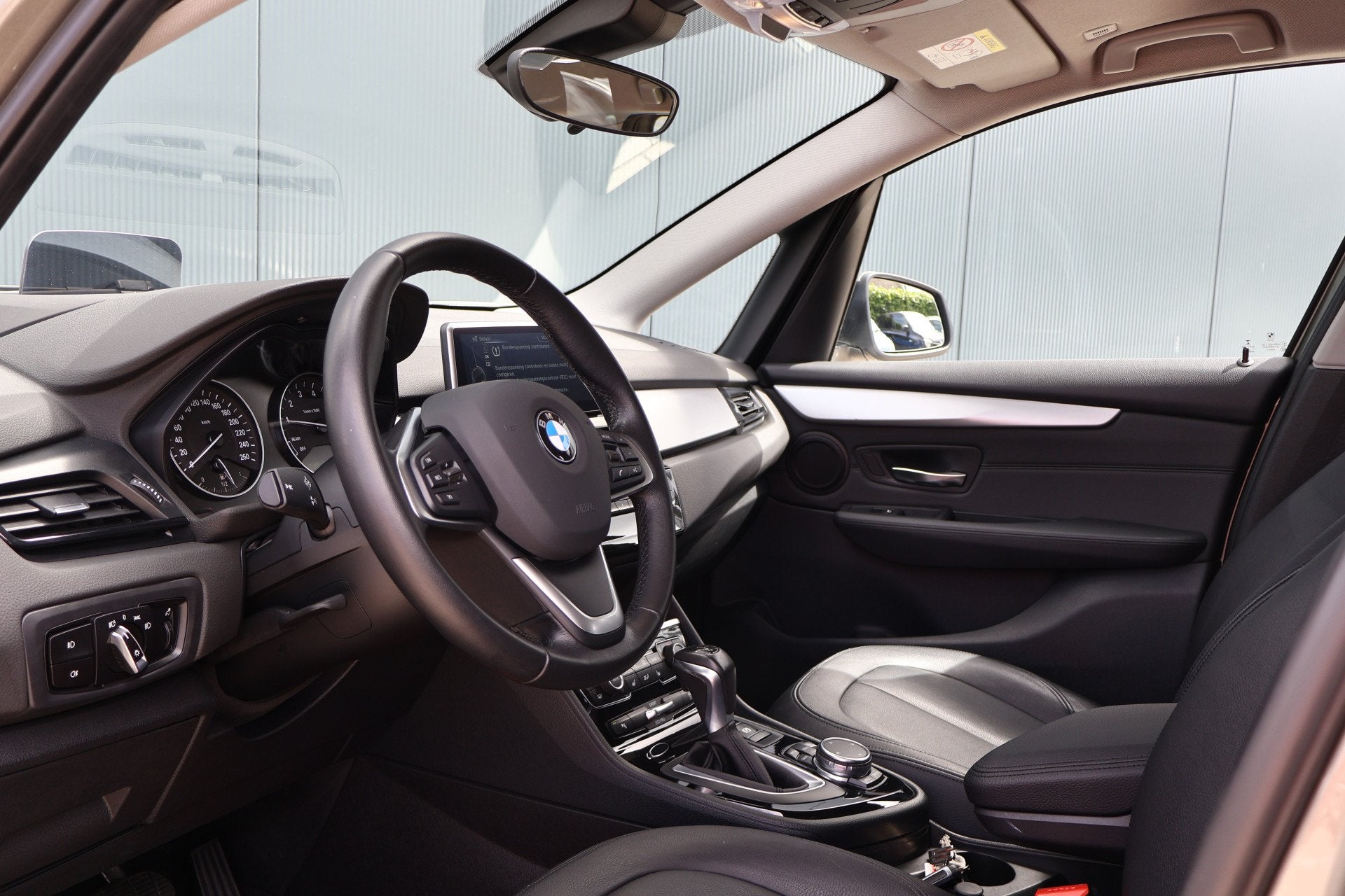 BMW 2 Serie Active Tourer 218i High Executive Automaat | 1e, Auto's, Automatische klimaatregeling, 136 pk, Gebruikt, Met garantie (alle)