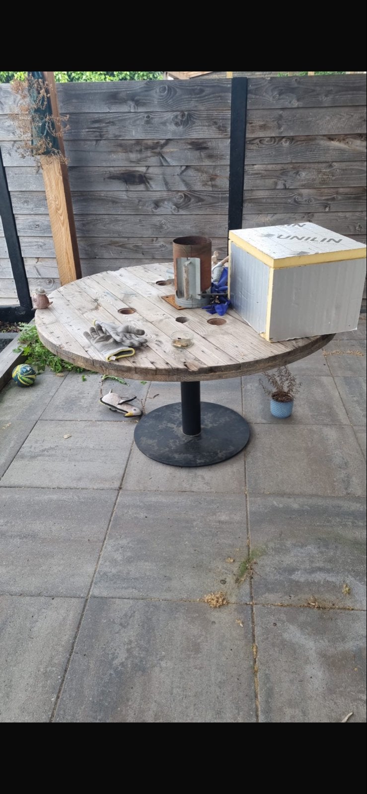 Gratis af te halen: Robuuste tuintafel, Tuin en Terras, Tuintafels, Ophalen, Gebruikt, Rond, Hout