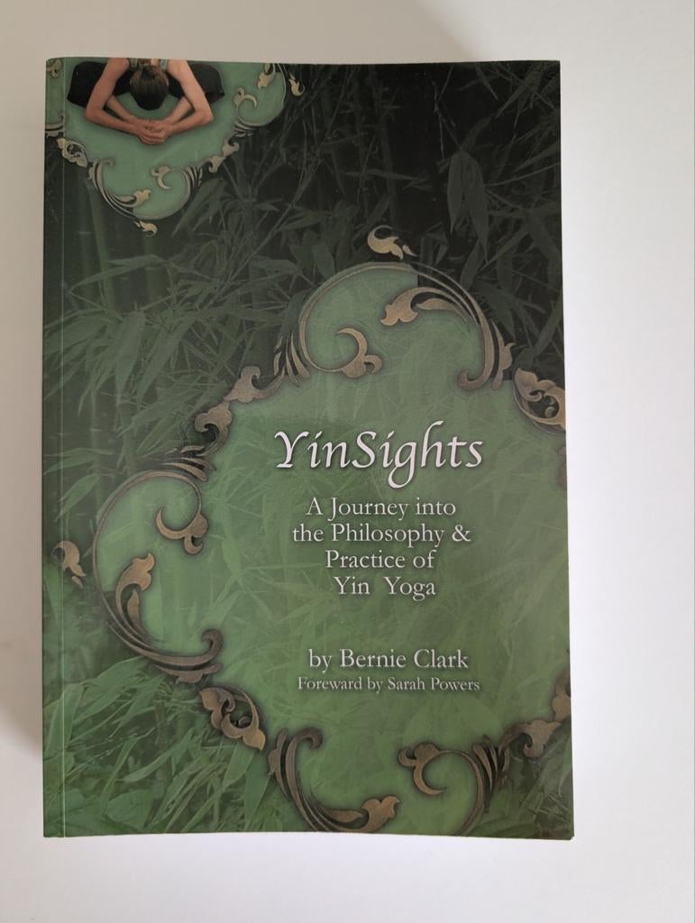 YinSights - Bernie Clark (Sarah Powers), Ophalen of Verzenden, Zo goed als nieuw, Meditatie of Yoga, Achtergrond en Informatie